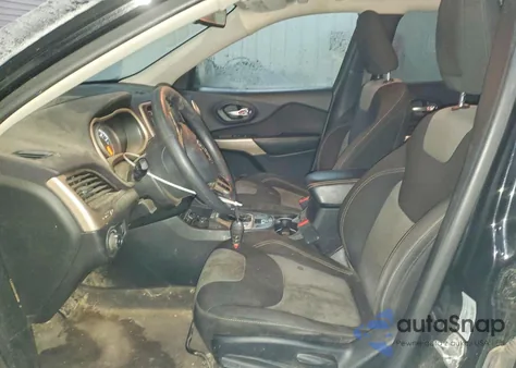 2018 Jeep Cherokee Latitude z USA, uszkodzony, nr VIN 1C4PJMCB1JD528480